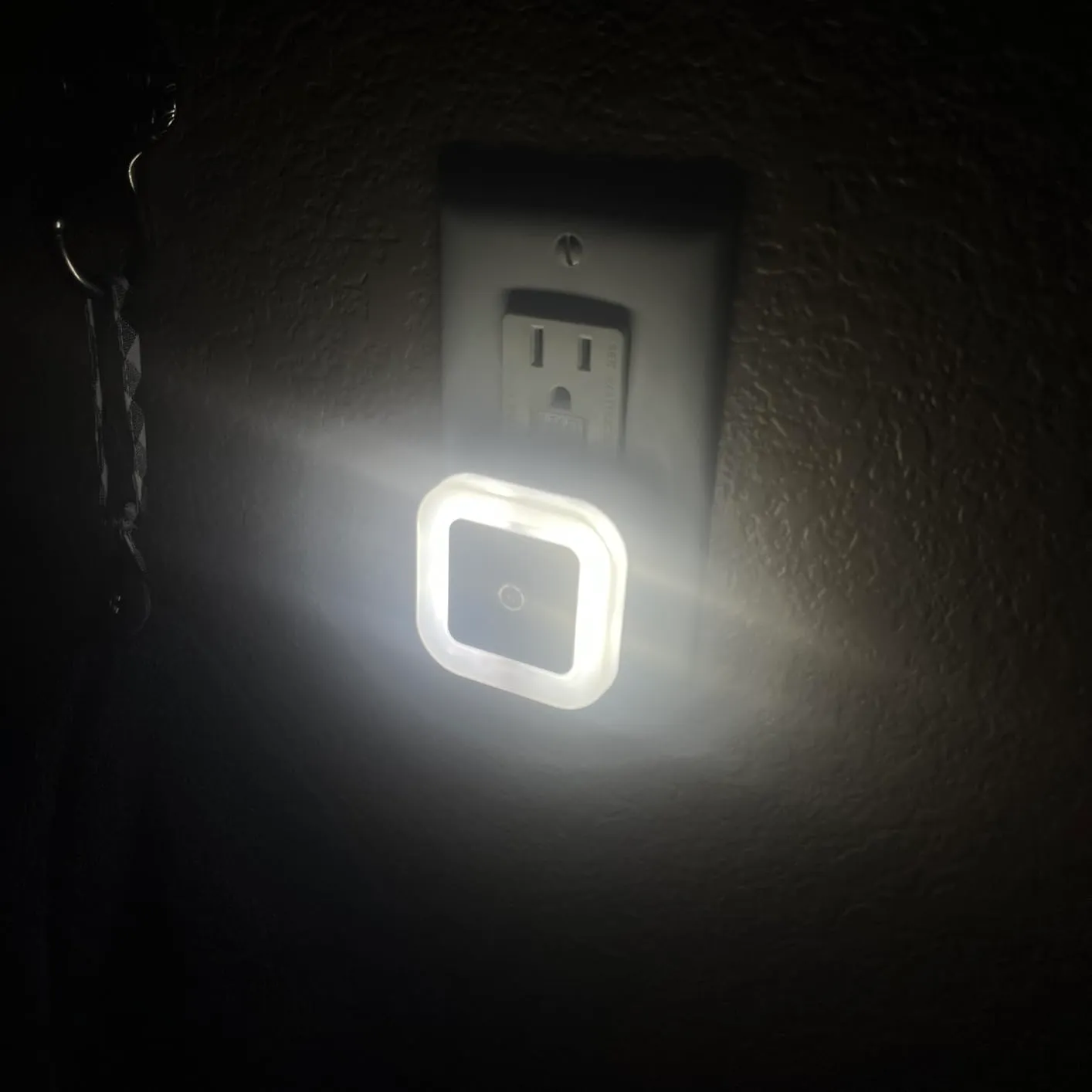 Very nice .5w LED nightlights with light sensor front and center