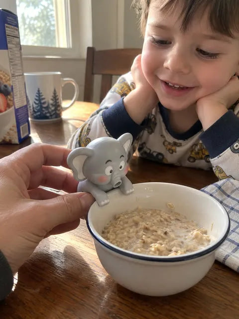 Parent clipping the elephant fan to a breakfast bowl