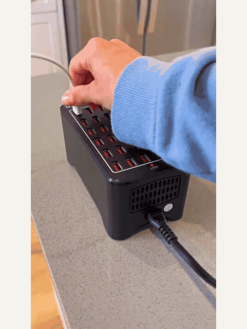 Connecting USB cables and compatible everyday devices to the charging station