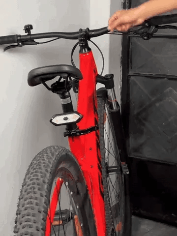 Wireless bicycle turn signal being installed and controlled from the handlebar