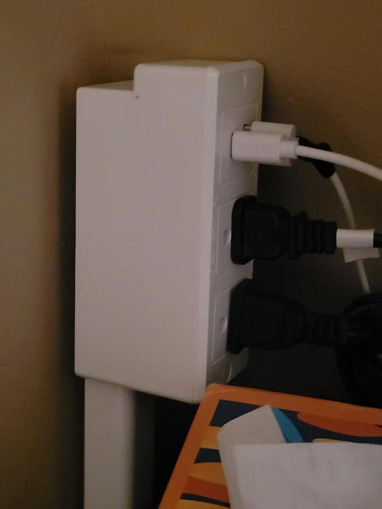 Excellent Well-Made Adjustable Outlet Extender and Surge Protector