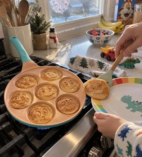 Frühstückspfanne mit 7 Smiley-Mulden – Produktabbildung