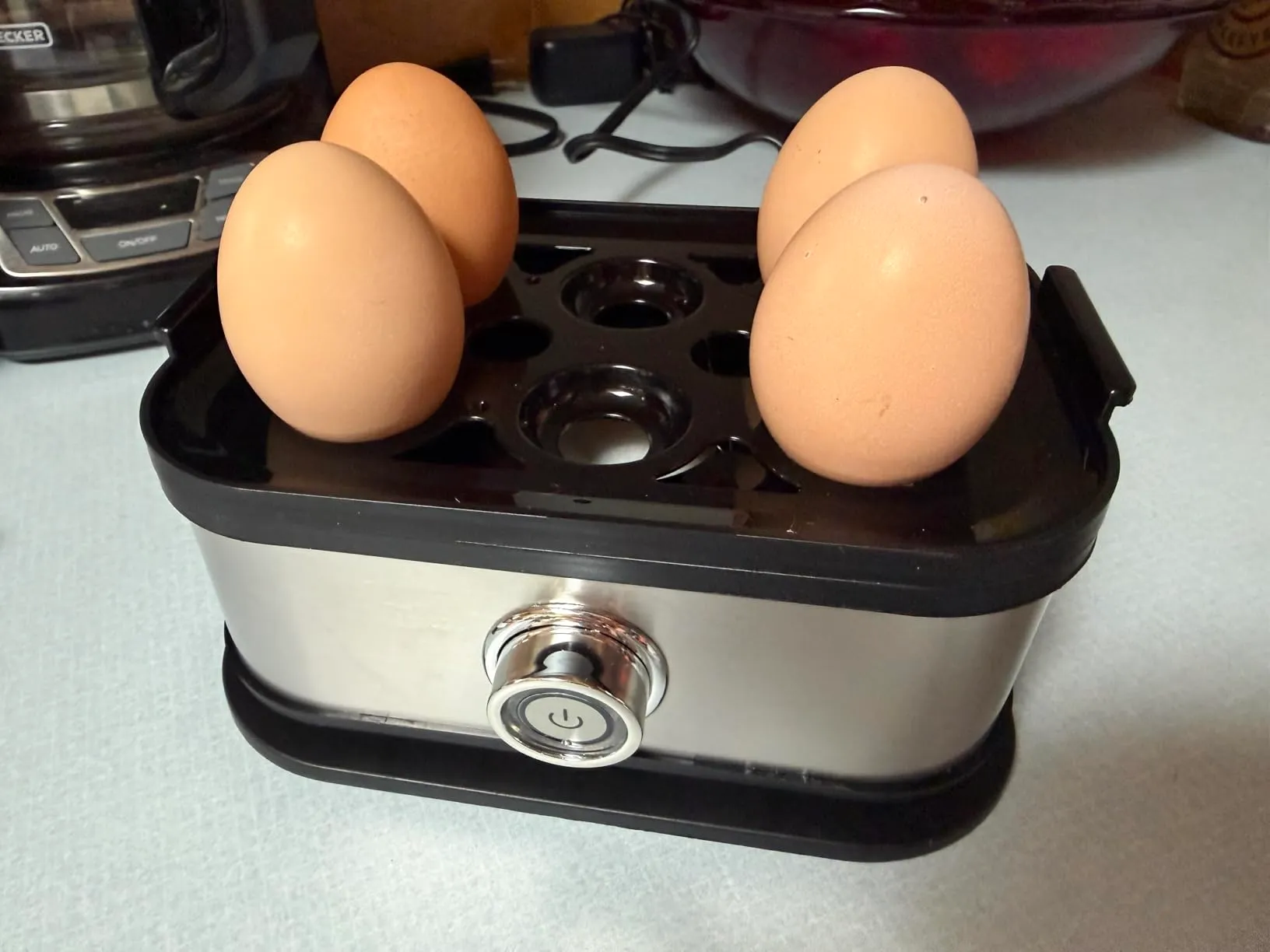 Fine egg cooker