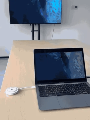 Animated setup and screen mirroring demonstration