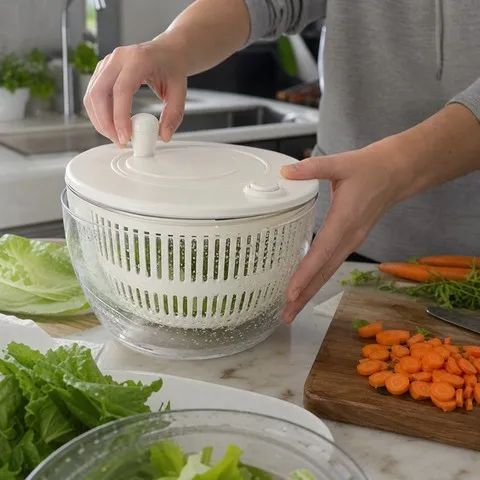 Pearl White manual spinner during family meal prep