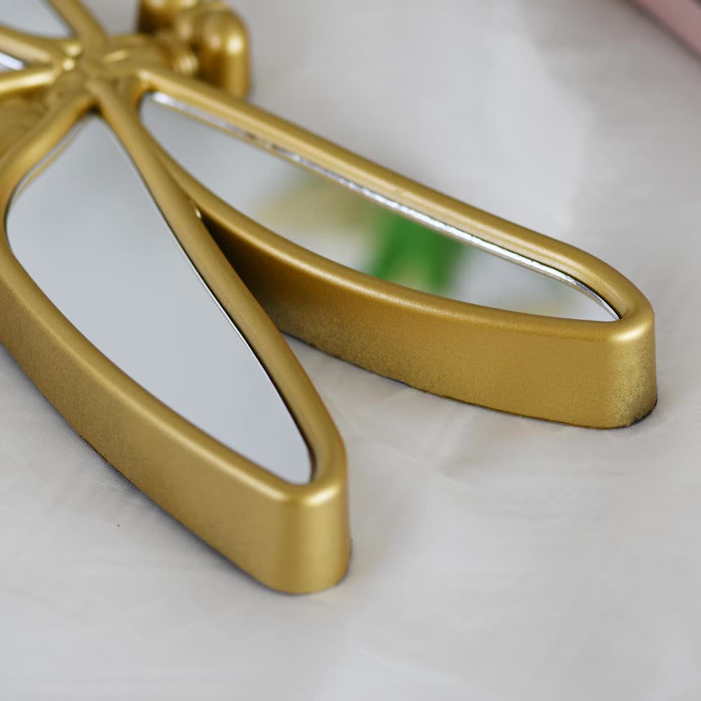 Close view of the mirrored wing panels