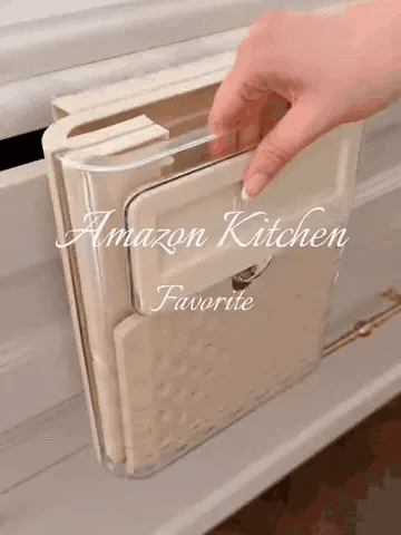 Foldable wall-mounted bin opening, collecting kitchen scraps, and folding flat