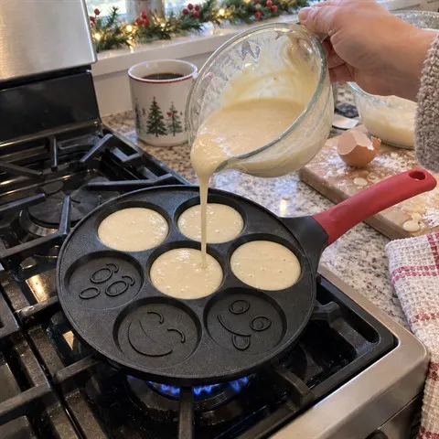 Frühstückspfanne mit 7 Smiley-Mulden – Produktabbildung