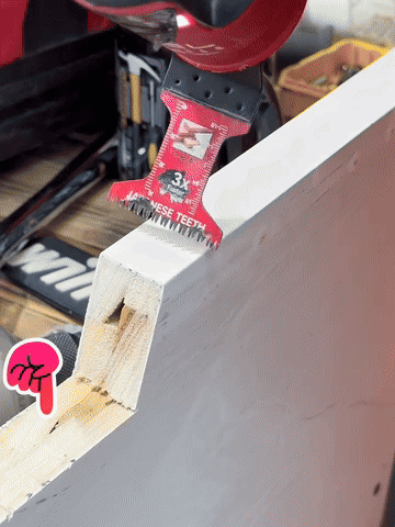 Looping demonstration of an oscillating saw blade making controlled flush and plunge cuts in wood