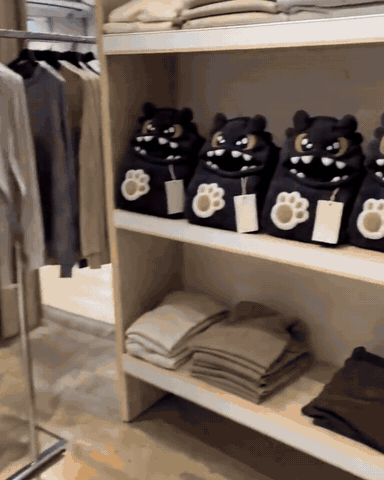 Kuscheliger Schlafmantel mit Figuren-Kapuze – Schwarz-Weiß – Produktabbildung