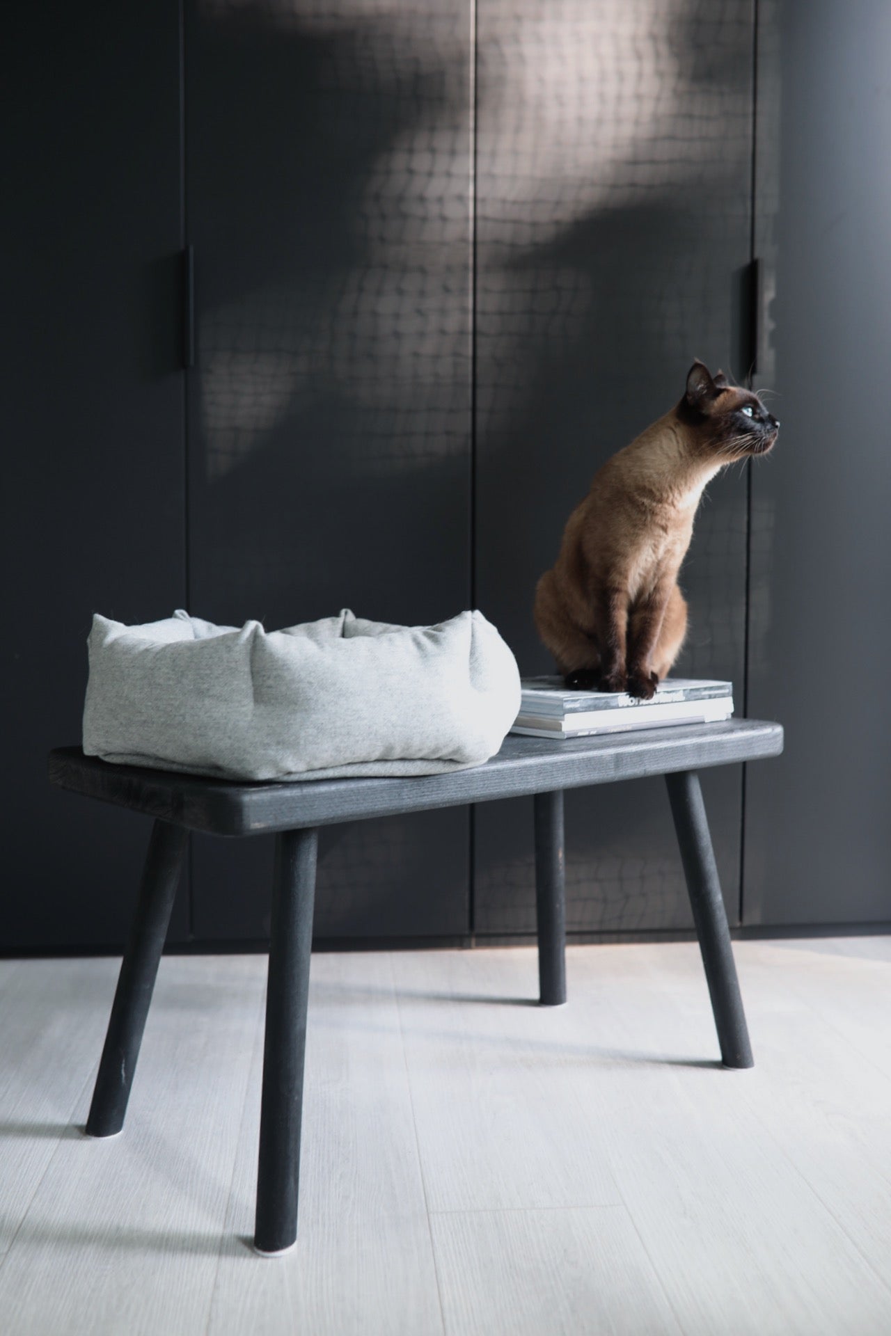 Calma Hexagon Cat Bed