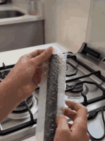Flexible rechargeable arc lighter demonstration