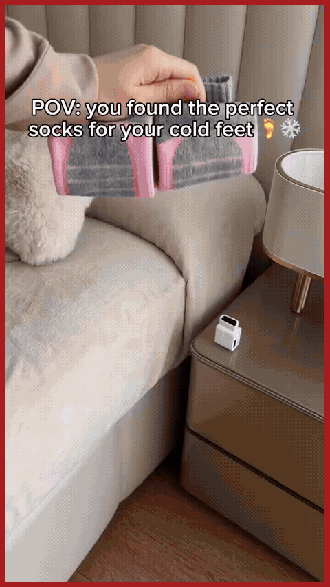 How to wear and use pink-gray rechargeable heated socks