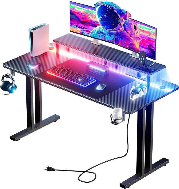 Mesa de juego multifuncional con 5 enchufes y luces LED; escritorio para juegos de ordenador con soporte para monitor; escritorio ergonómico de fibra de carbono para juegos; escritorio para oficina en casa con portavasos, gancho para auriculares y alfombr