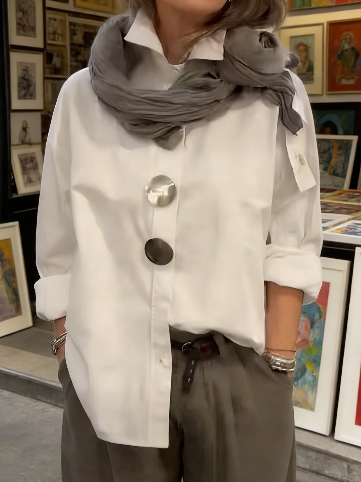 🔥Heißer Verkauf jetzt！🔥Elegante Bluse aus Baumwollleinen mit Stehkragen und Metallknöpfen