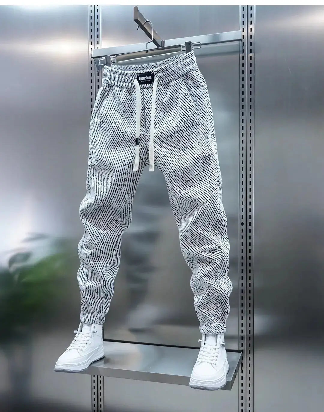 Tapered Jogger in Black