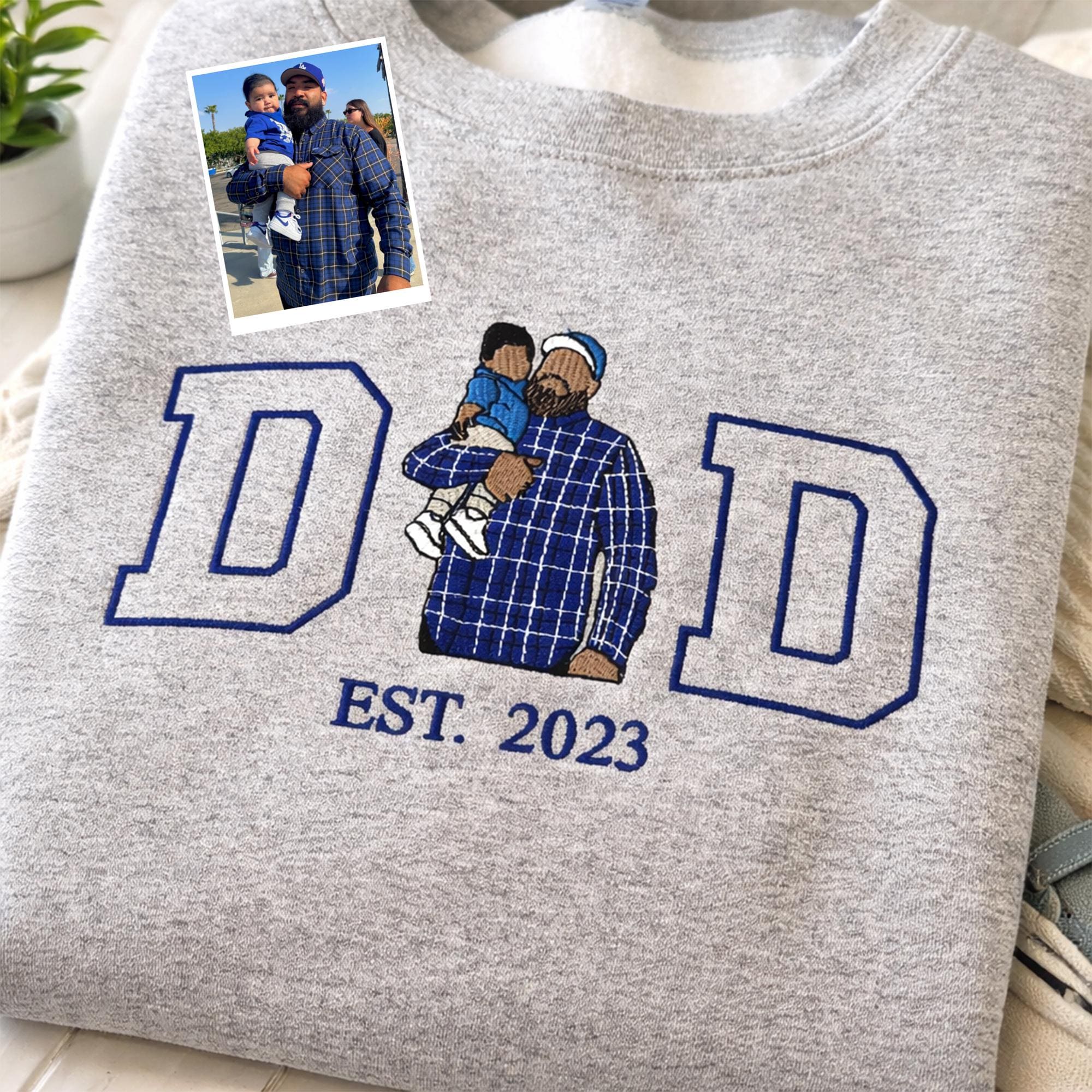 [Copy]Custom Dad Portrait Embroidered T-Shirt & Hoodie – Personalized Photo Outline for Father’s Day or Birthday