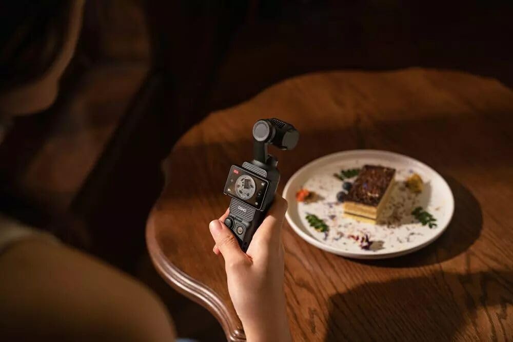 dji Osmo Pocket 3, cámara Vlogs con CMOS 1'' y vídeo 4K/120 fps, estabilización en 3 Ejes, Enfoque rápido, Seguimiento de Caras/Objetivos, Pantalla táctil giratoria de 2", cámara de vídeo pequeña