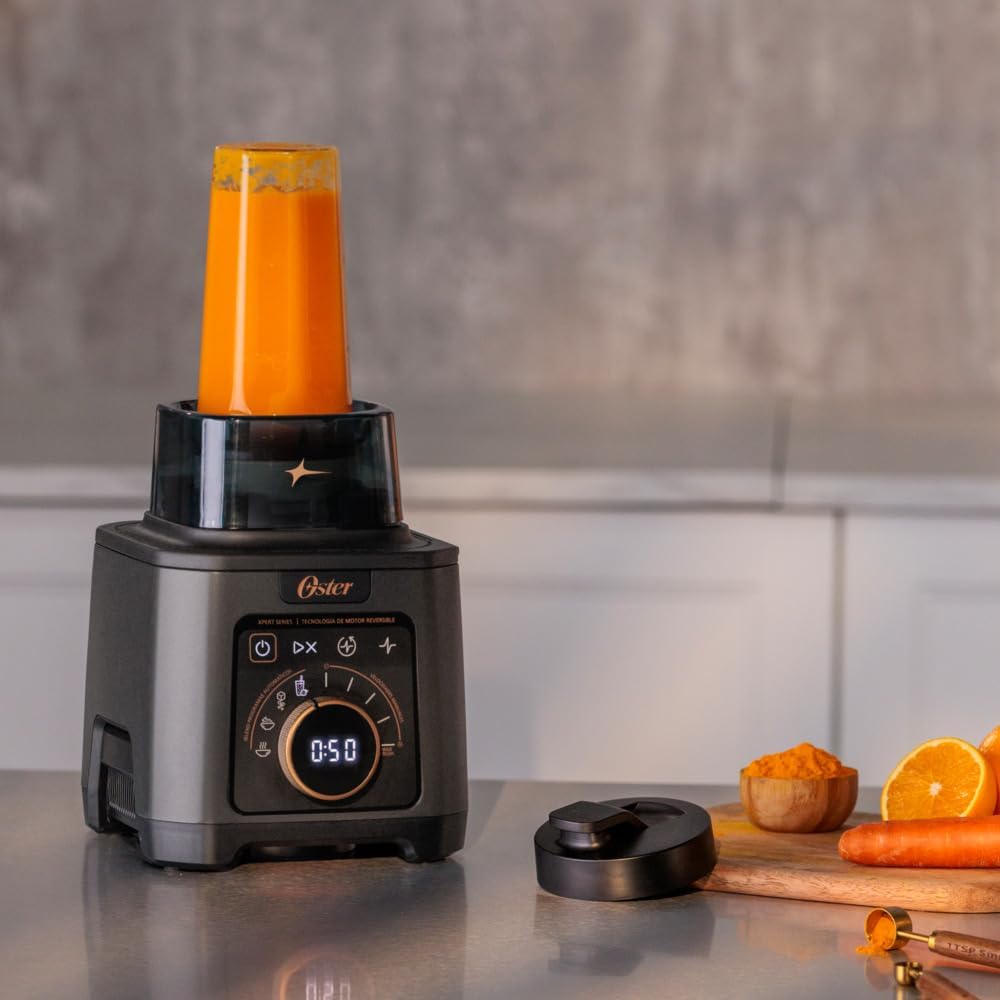 Oster Licuadora Profesional Titan de 2200 W con 4 Programas para Salsa, Sopa, Smoothie y Malteadas, 5 Velocidades, Vaso de Vidrio 2.5 L, Cuchilla de Acero Inoxidable, más Vaso Portátil, BLSTXT-XG