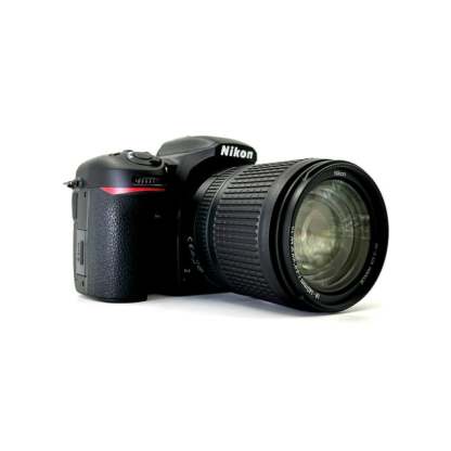Nikon Cámara Réflex Digital D7500 con Lente de 18-140 Mm Modelo Internacional Nikon D7500