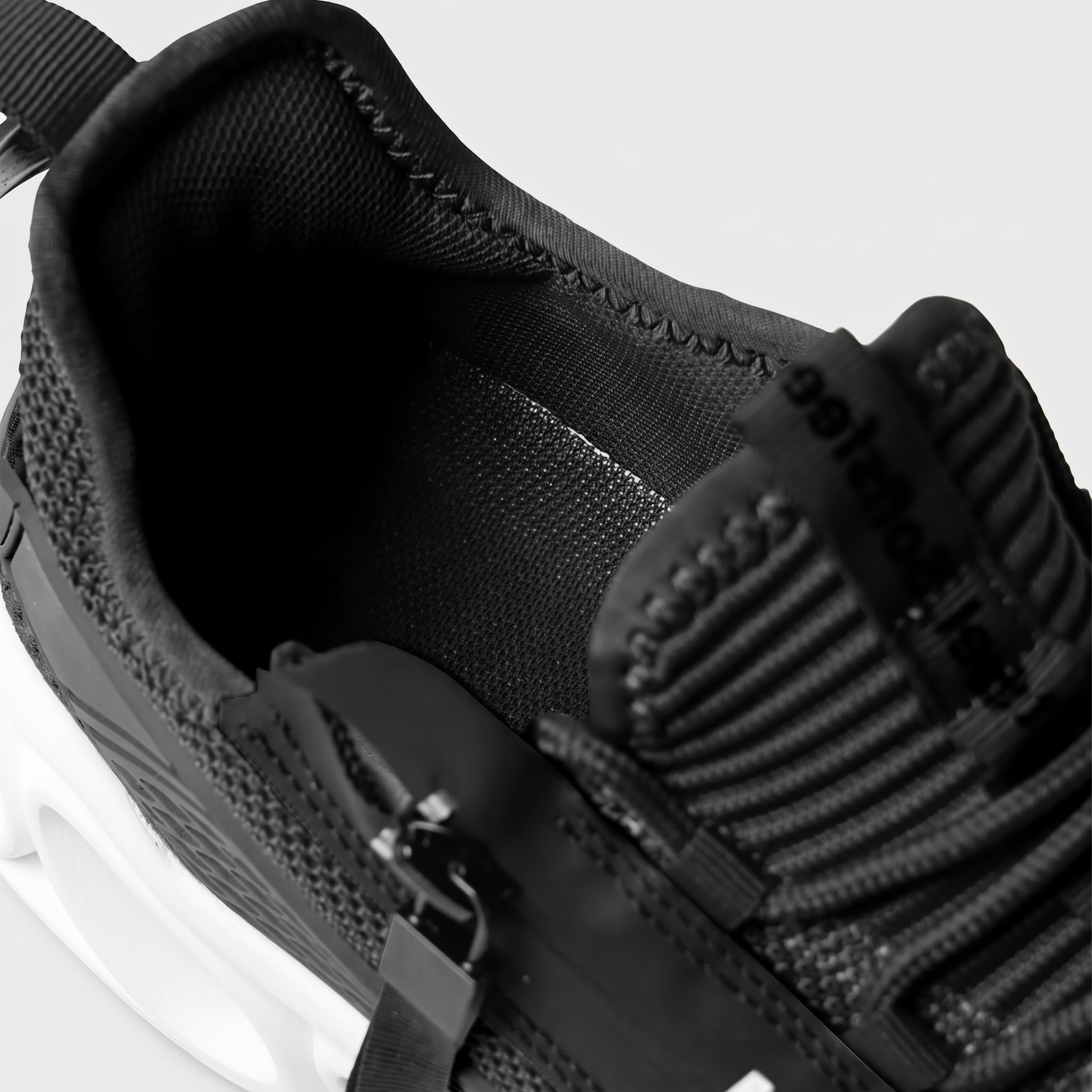 Women's Cloud Wanderer V7 - Black White