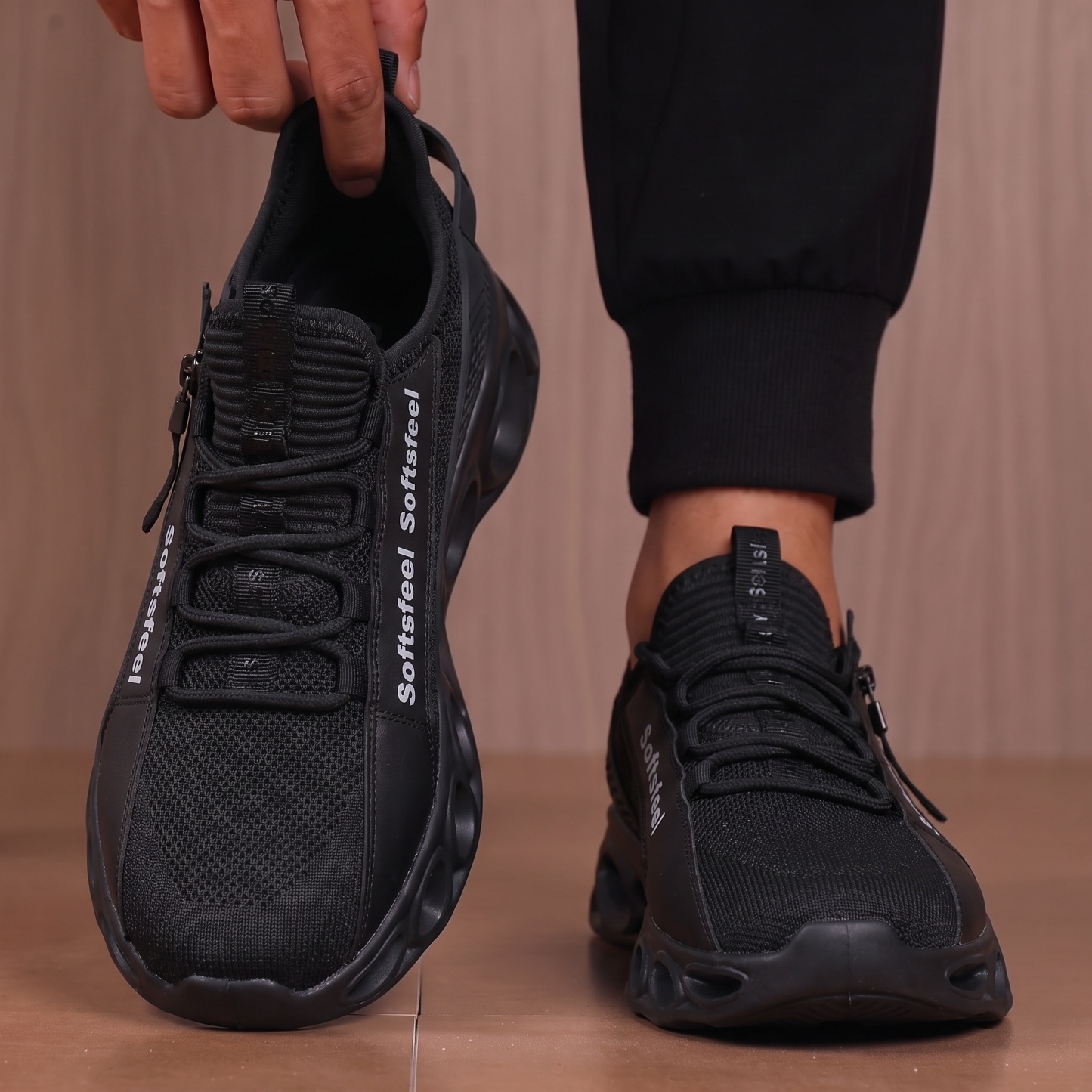 Women's Cloud Wanderer V7 - Black