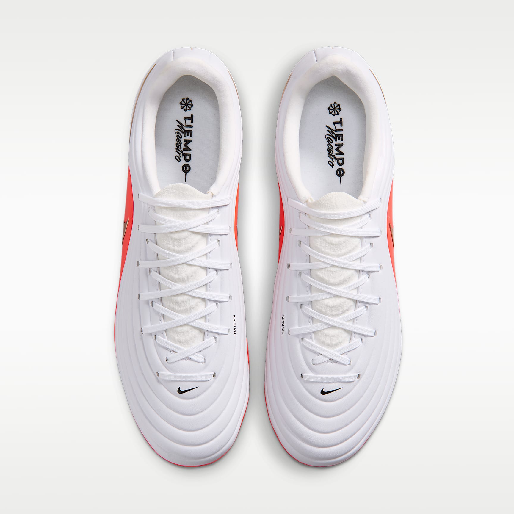 Nike Tiempo Maestro Academy Low Top Fußballschuh für Kunstrasen – Weiß/Bright Crimson/Blur
