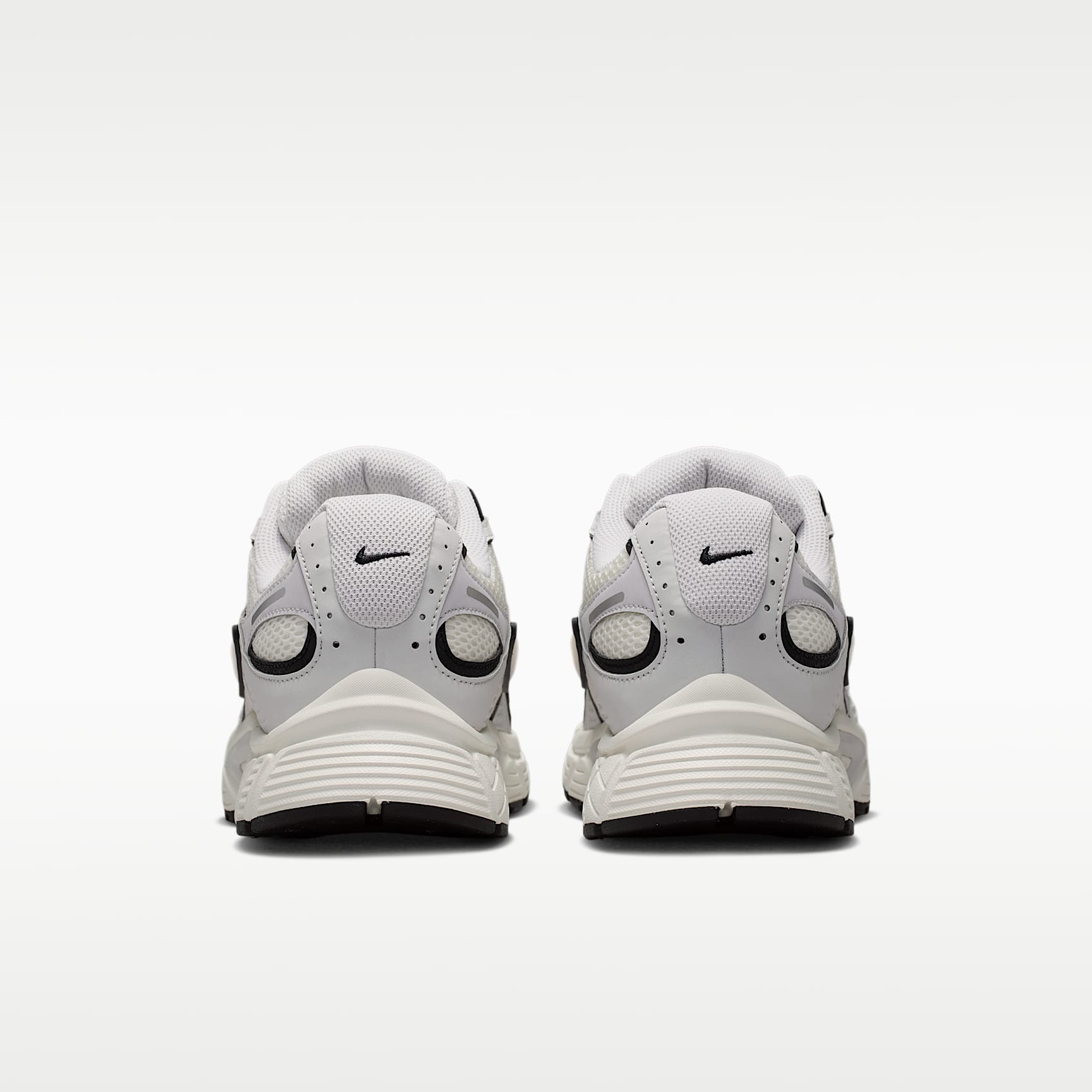 Nike V5 RNR Schuh (Herren) – Sail/Schwarz/Vast Grey/Sail