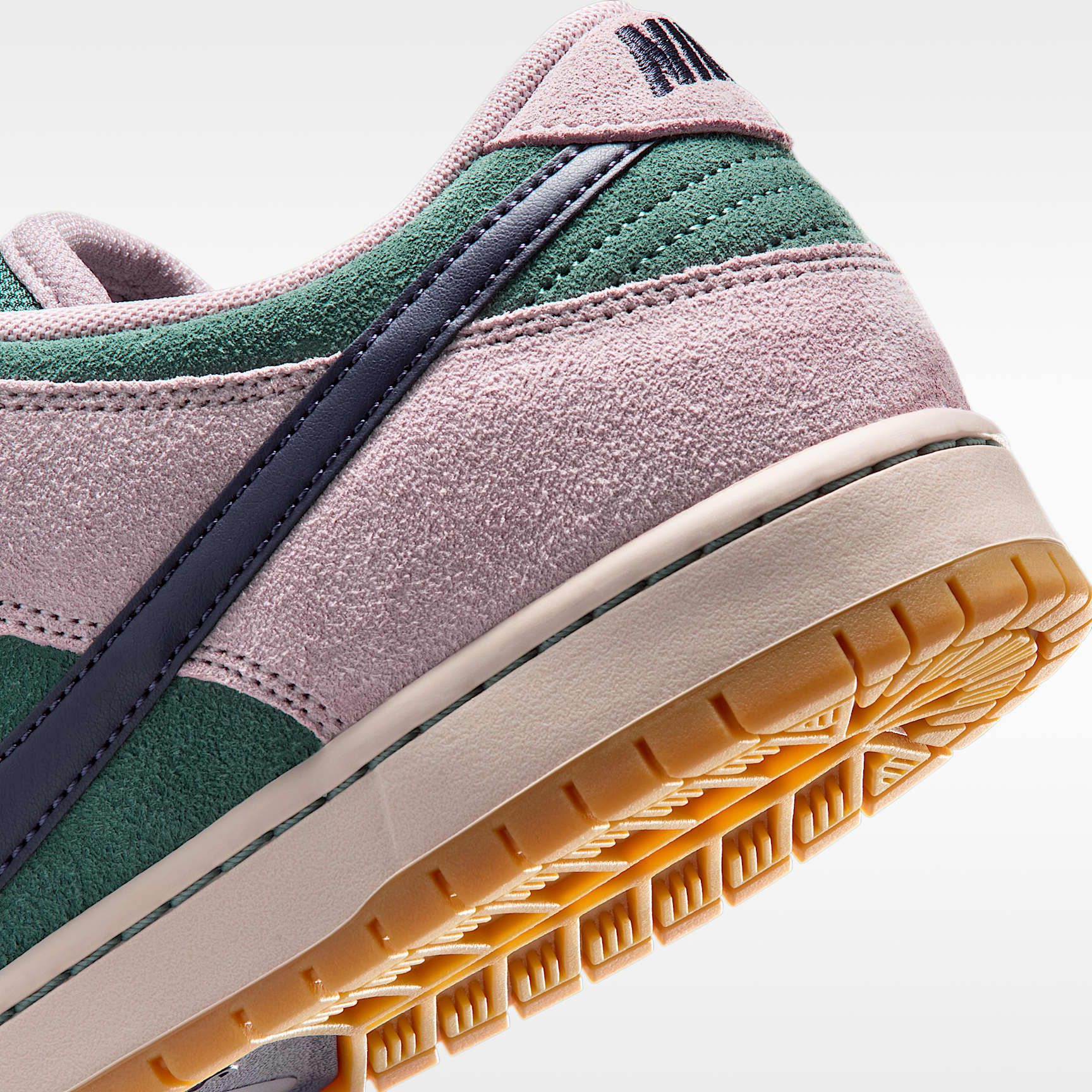 Nike SB Dunk Low Pro Skateboardschuh – Mineral Slate/Particle Rose/Silt Red/Dark Raisin
