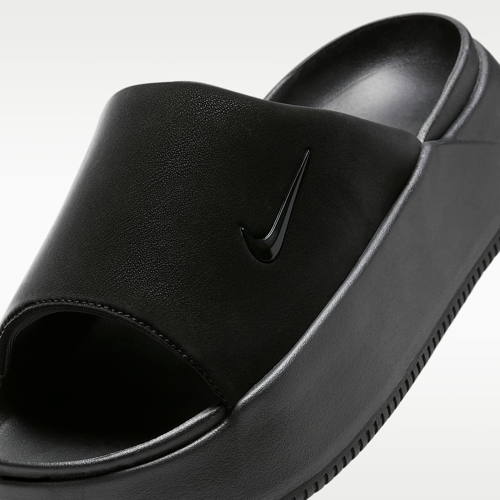 Nike Calm Elevation Slides (Damen) – Schwarz/Schwarz