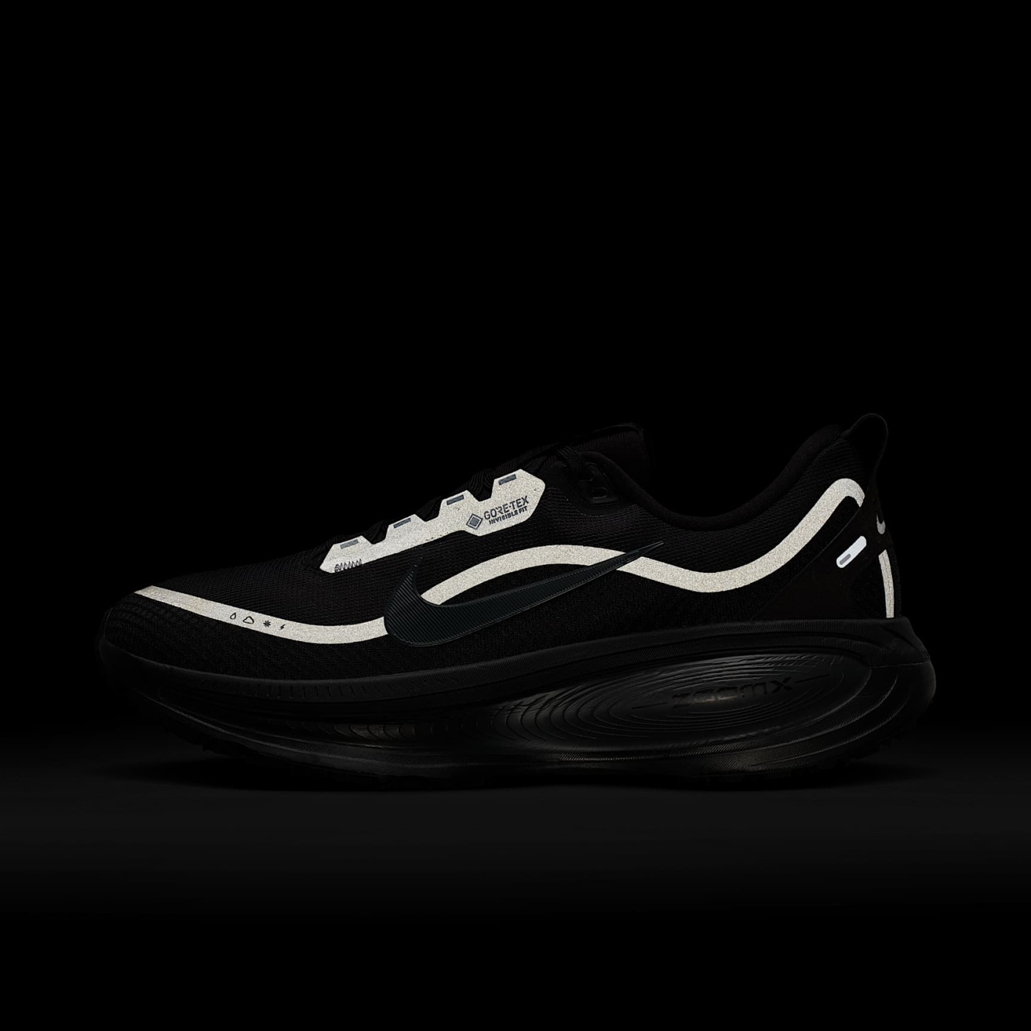Nike Vomero 18 GORE-TEX wasserdichter Straßenlaufschuh mit reflektierenden Akzenten (Herren) – Schwarz/Anthracite