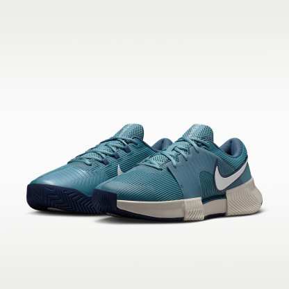 Nike GP Challenge 1.5 Hartplatz-Tennisschuh (Herren) – Smokey Blue/Light Bone/New Slate/Weiß