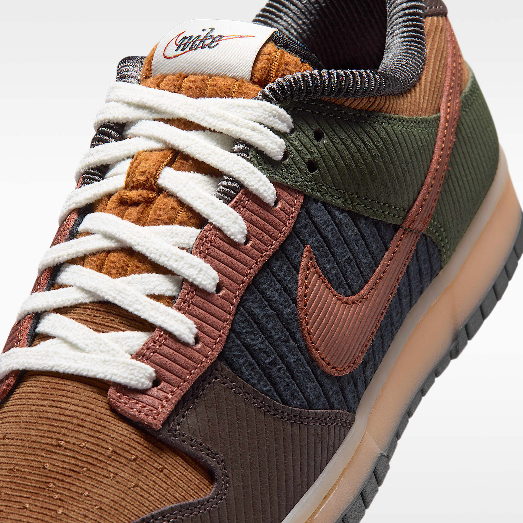 Nike Dunk Low Retro Premium Schuh (Herren) – Light British Tan/Cargo Khaki/Baroque Brown/Cinnamon