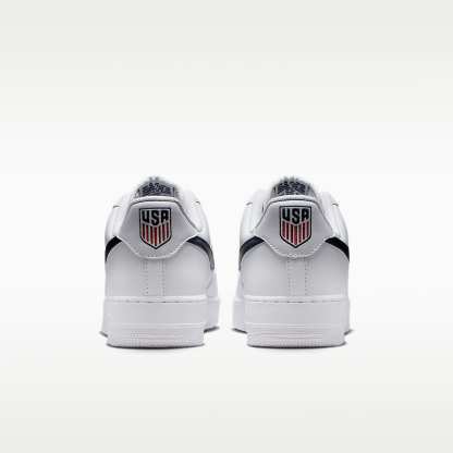 Nike Air Force 1 '07 LV8 „USA“ Schuhe (Herren) – Weiß/University Red/University Red/Midnight Navy