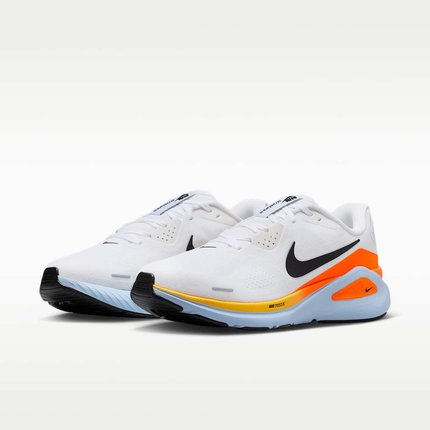 Nike Structure 26 Straßenlaufschuh (Herren) – Weiß/Hydrogen Blue/Total Orange/Schwarz