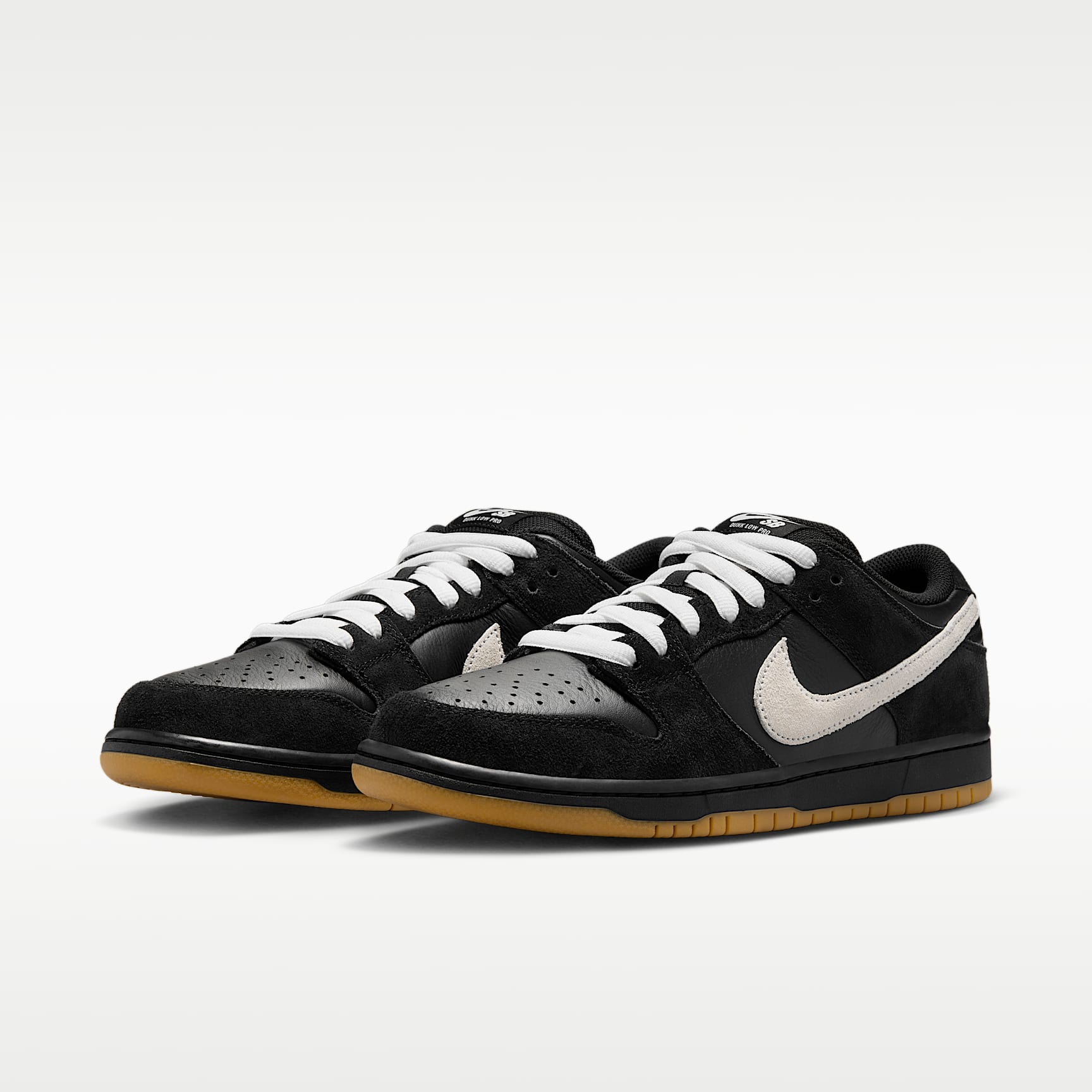 Nike SB Dunk Low Pro Skateboardschuh – Schwarz/Schwarz/Gum Light Brown/Weiß