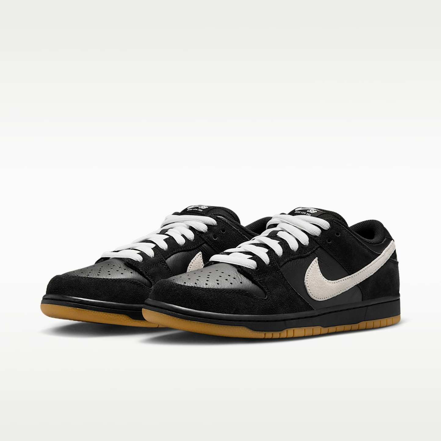 Nike SB Dunk Low Pro Skateboardschuh – Schwarz/Schwarz/Gum Light Brown/Weiß
