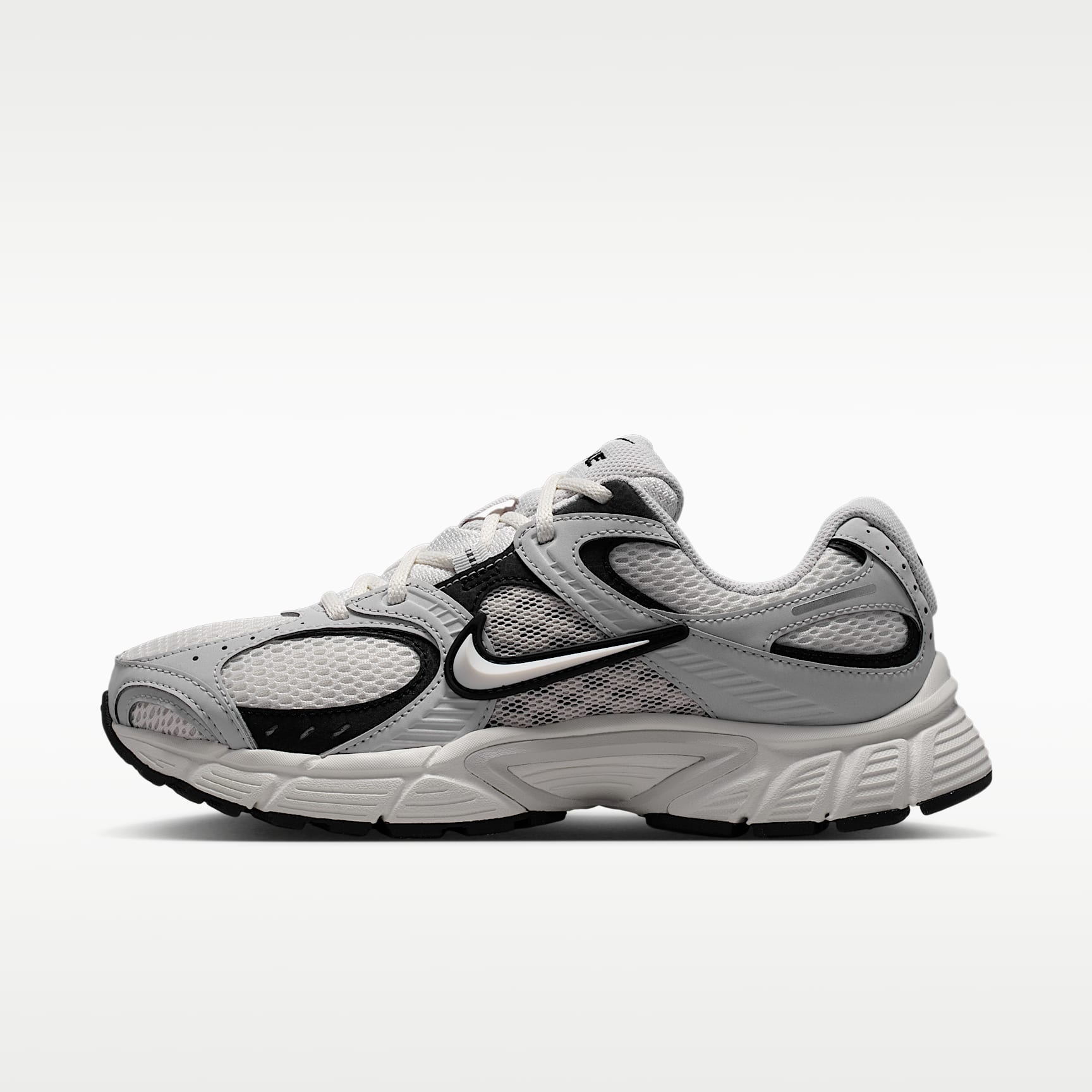 Nike V5 RNR Schuh (Damen) – Sail/Schwarz/Vast Grey/Sail