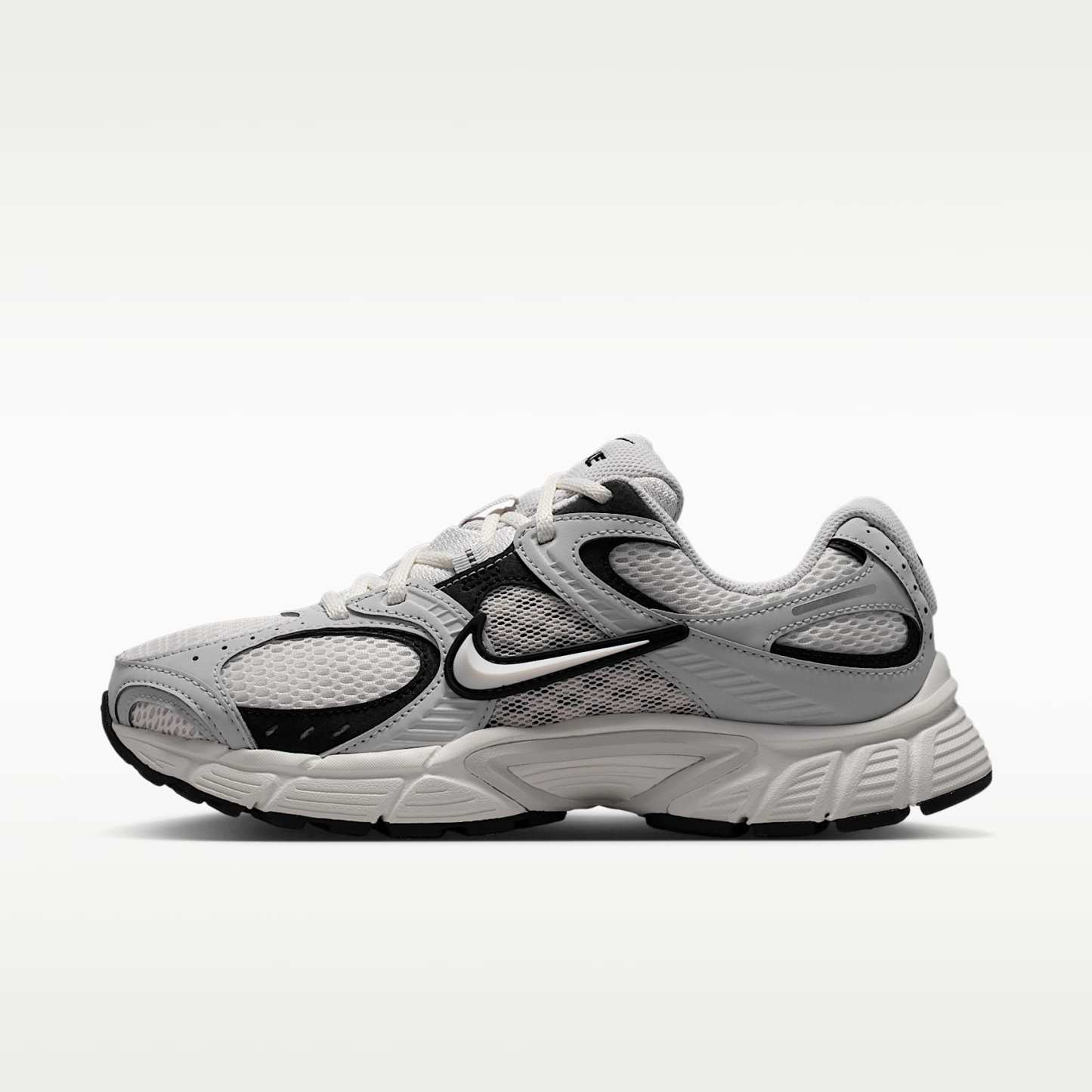 Nike V5 RNR Schuh (Damen) – Sail/Schwarz/Vast Grey/Sail