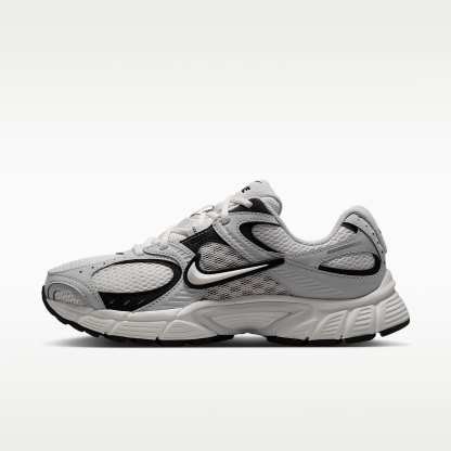 Nike V5 RNR Schuh (Damen) – Sail/Schwarz/Vast Grey/Sail