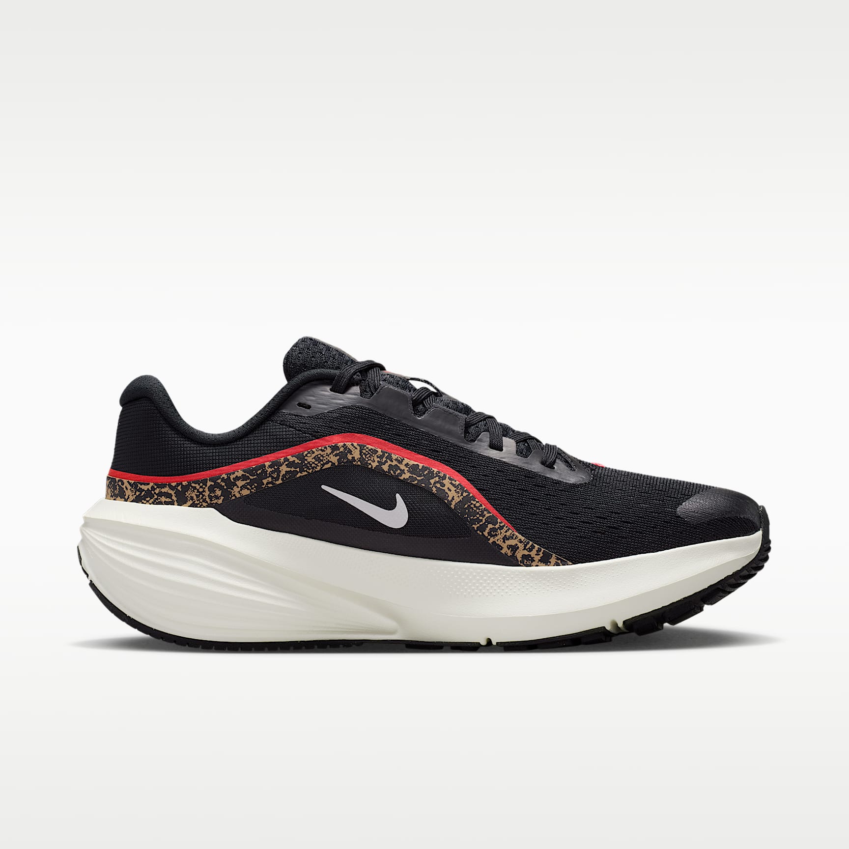 Nike Downshifter 14 Straßenlaufschuh (Damen) – Schwarz/British Khaki/Fusion Red/Sail