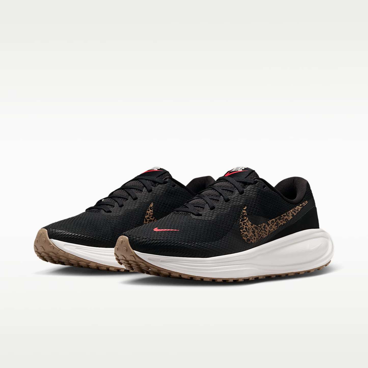 Nike Revolution 8 Straßenlaufschuh (Damen) – Schwarz/Fusion Red/Sail/Multi-Color