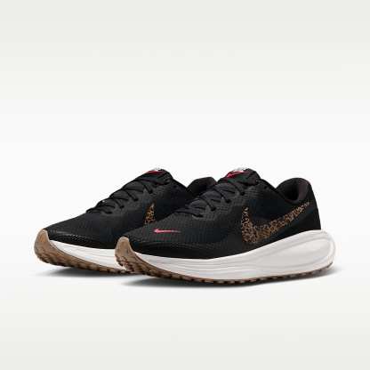 Nike Revolution 8 Straßenlaufschuh (Damen) – Schwarz/Fusion Red/Sail/Multi-Color