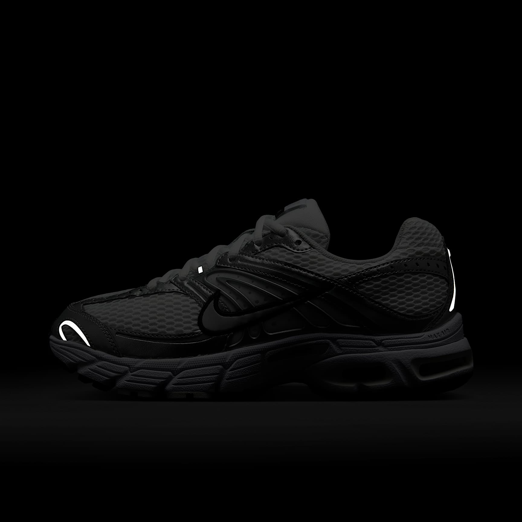 Nike Air Max Moto 2K Schuh mit reflektierenden Akzenten (Damen) – Weiß/Metallic Silver/Schwarz/Photon Dust