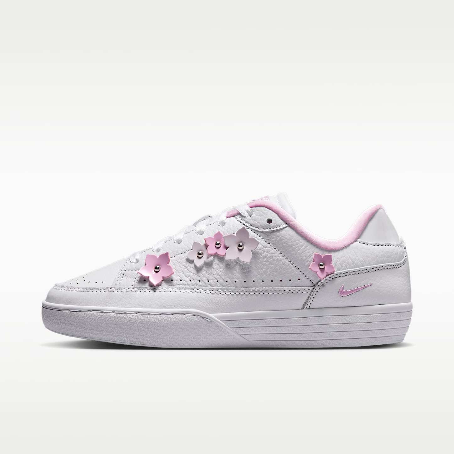 Nike Tennis Centre "Florette" Schuh (Damen) – Weiß/Bleached Lilac/Metallic Silver/Pink Rise