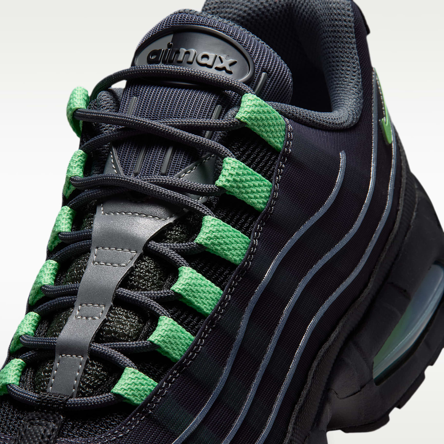 Nike Air Max 95 Big Bubble Tech Schuh (Herren) – Iron Grey/Schwarz/Metallic Silver/Illusion Green