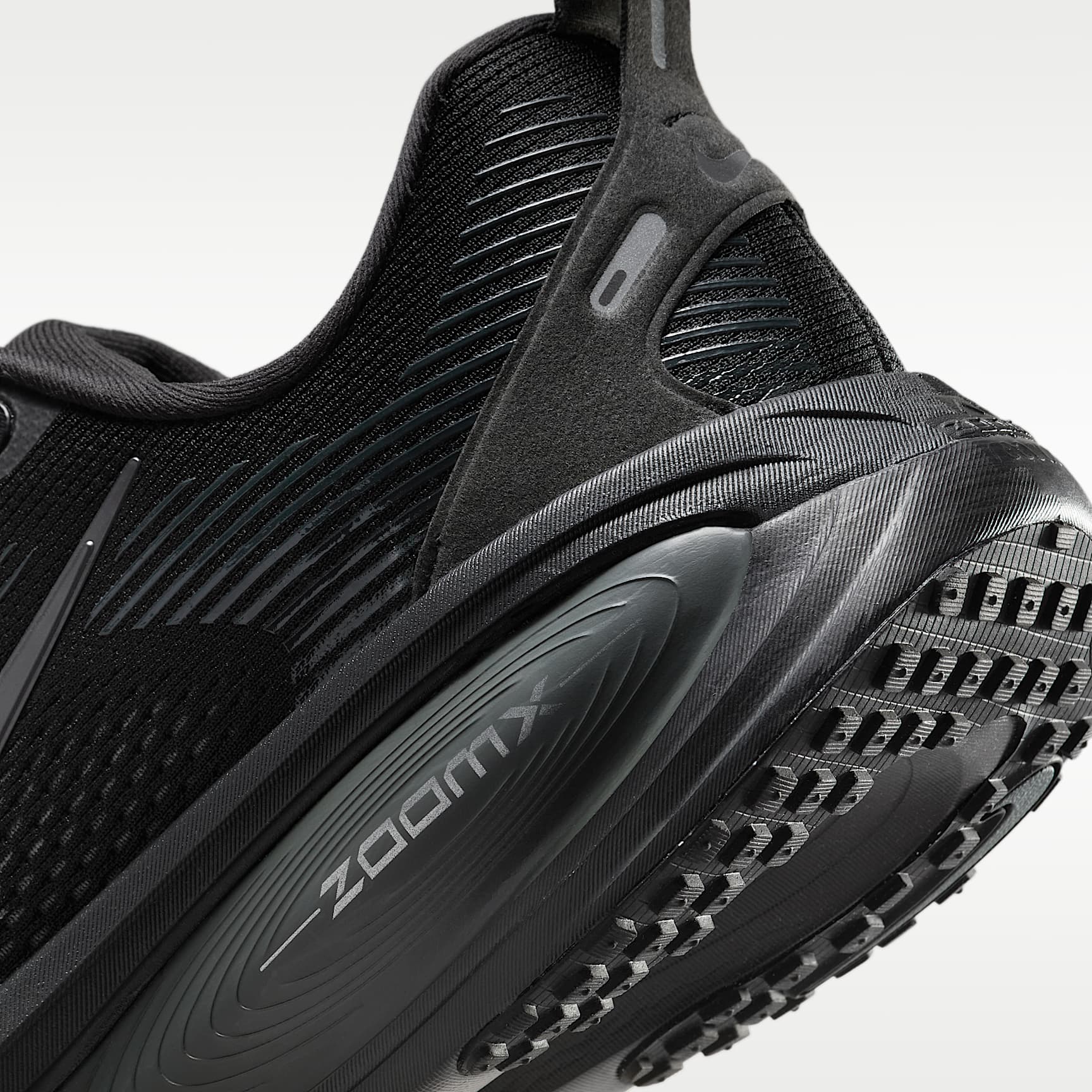 Nike Vomero 18 Straßenlaufschuh (Herren) – Schwarz/Dark Smoke Grey/Light Smoke Grey/Schwarz
