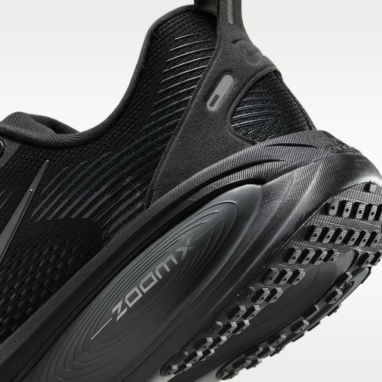 Nike Vomero 18 Straßenlaufschuh (Herren) – Schwarz/Dark Smoke Grey/Light Smoke Grey/Schwarz