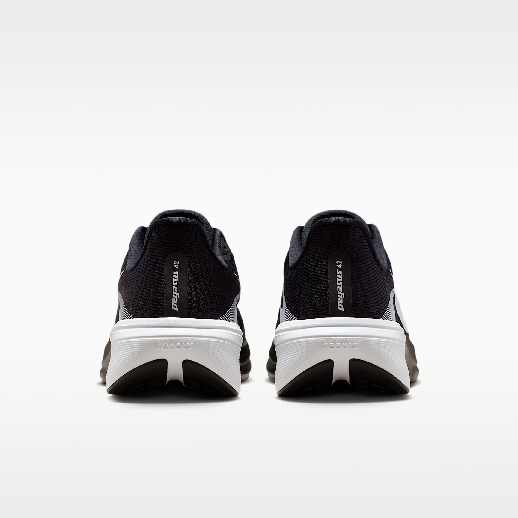 Nike Pegasus 42 Straßenlaufschuh (Herren) – Schwarz/Photon Dust/Weiß