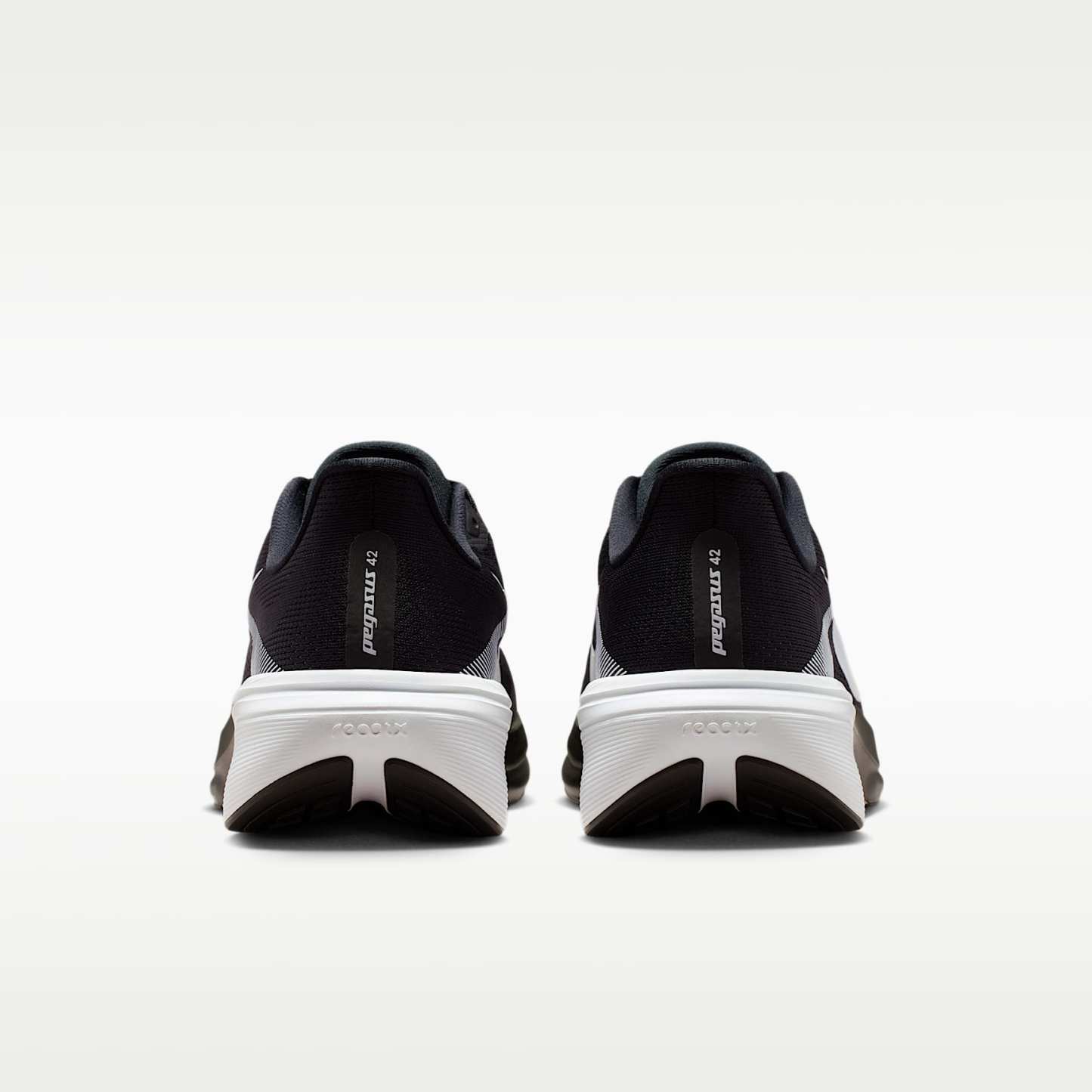 Nike Pegasus 42 Straßenlaufschuh (Herren) – Schwarz/Photon Dust/Weiß